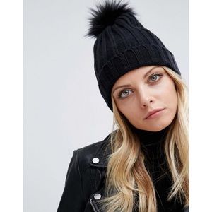 Missguided Faux Fur Pompom Hat ❤️
